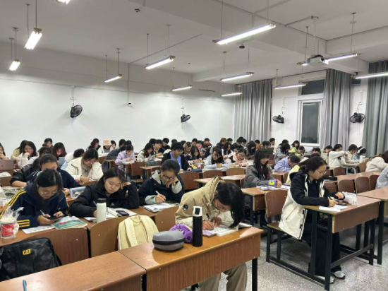 真人赌博游戏_澳门赌博网-app*官网外国语学院大一学子家书活动暖心落幕